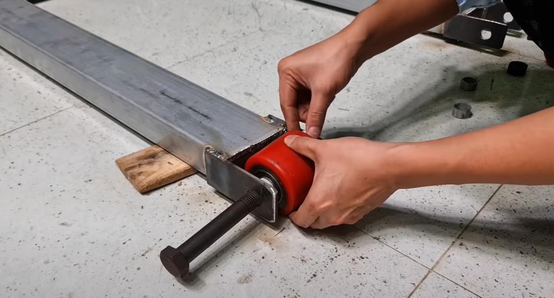 Как сделать гидравлический вилочный погрузчик для мастерской