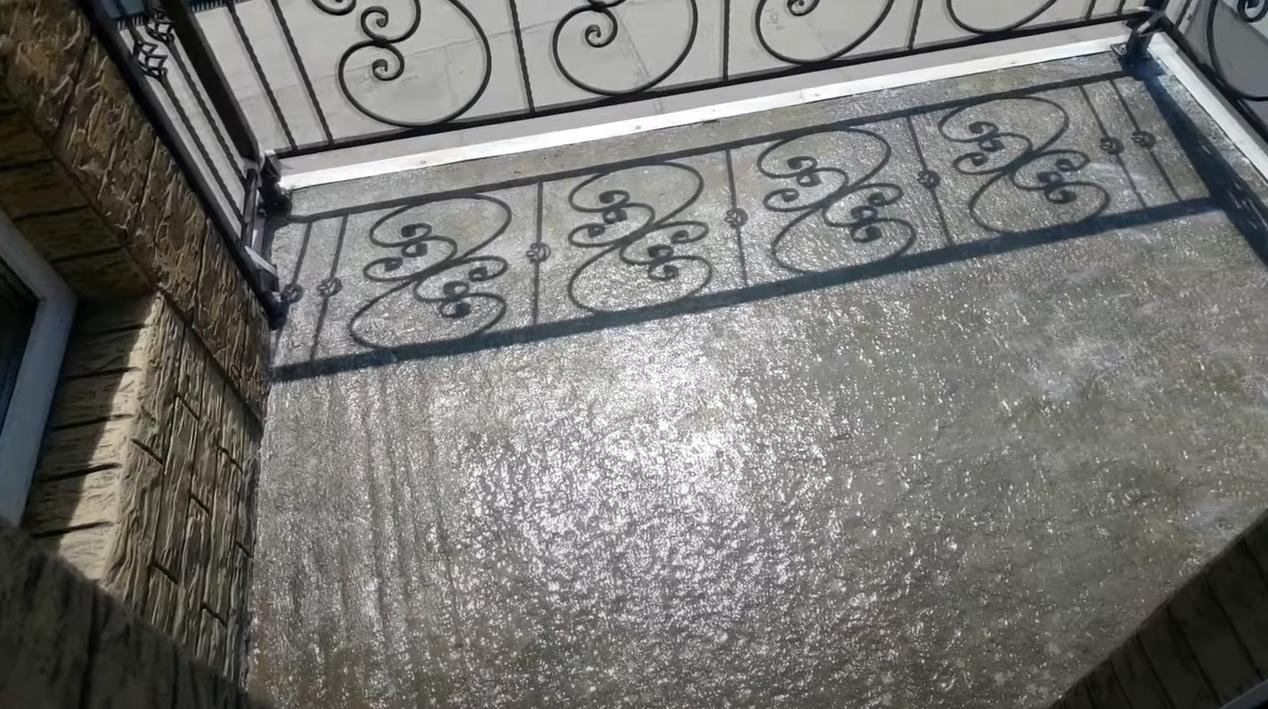Как сделать на балконе декоративное покрытие из резины