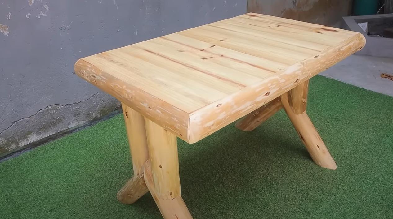 Как сделать садовый стол из бревен