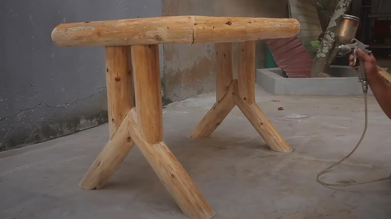 Как сделать садовый стол из бревен