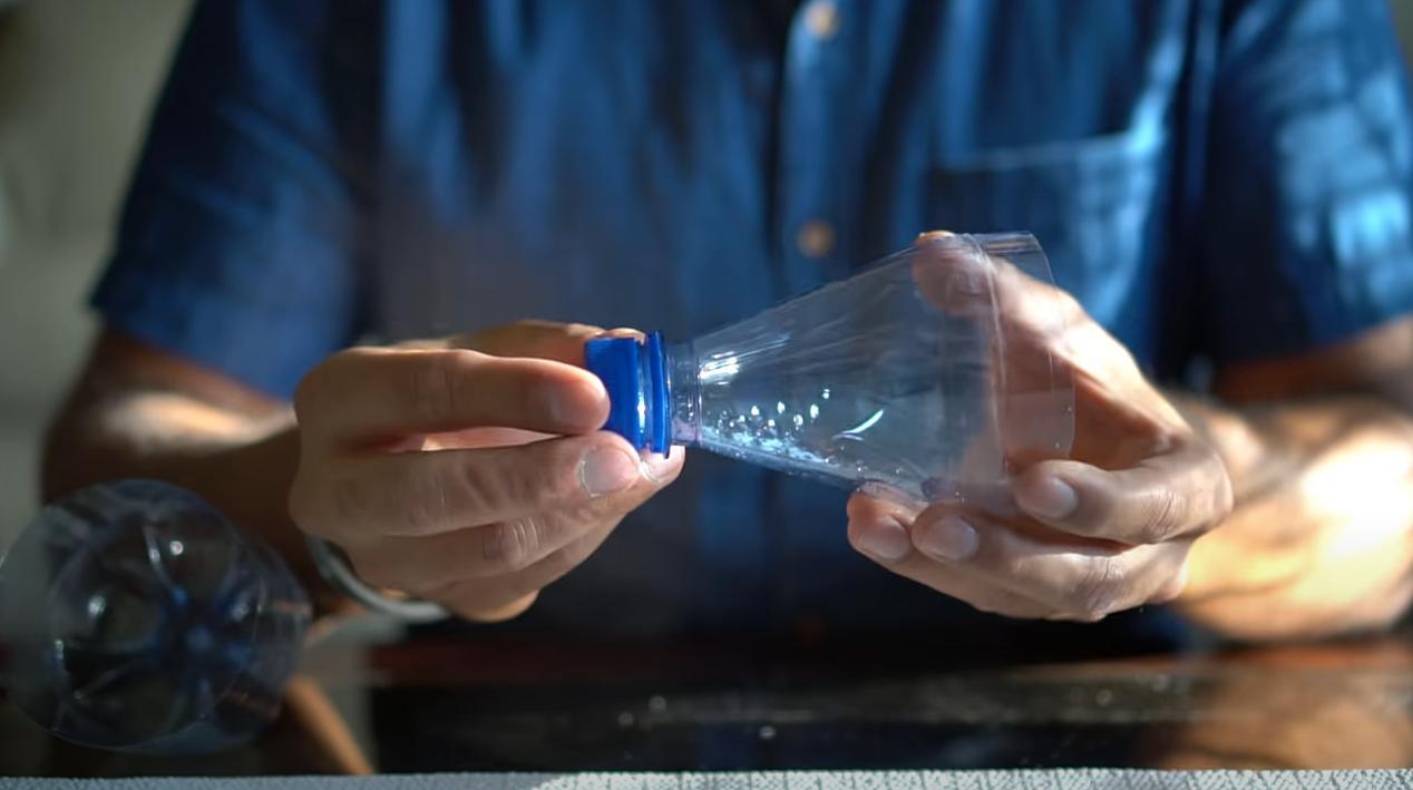 Как сделать эффективный отпугиватель птиц из пластиковой бутылки